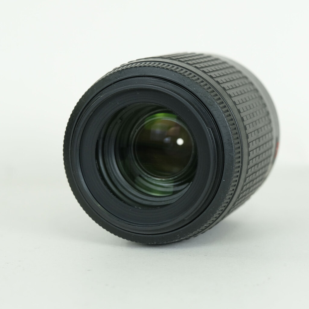 Nikon AF-S DX VR Zoom-Nikkor 55-200mm F4-5.6G IF-ED Nikon AF-S DX VR Zoom-Nikkor 55-200mm F4-5.6G IF-ED