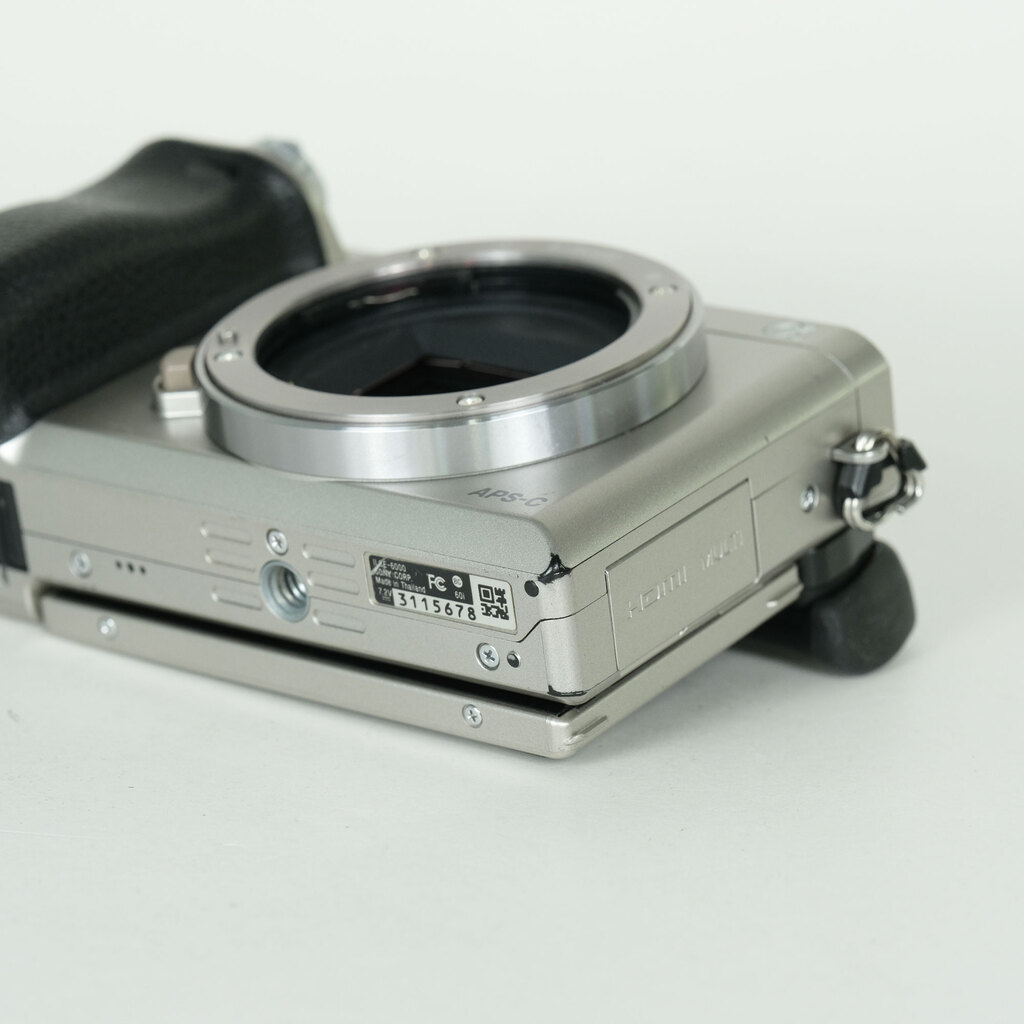 SONY α6000(ILCE-6000) SONY α6000(ILCE-6000)