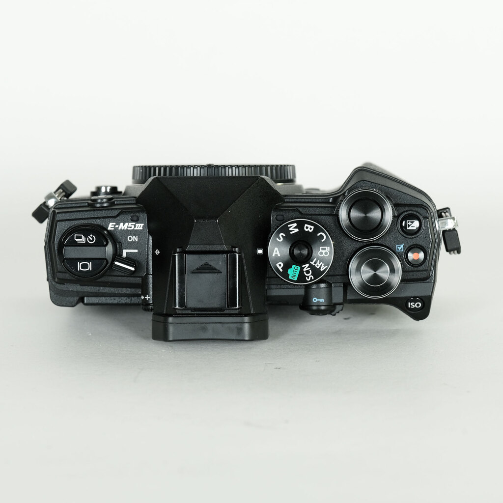 OLYMPUS OM-D E-M5 Mark III