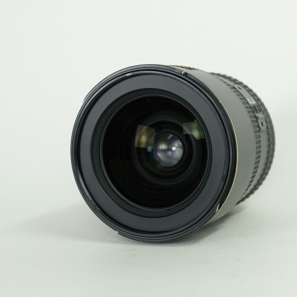 Nikon AF-S DX Zoom-Nikkor 17-55mm f/2.8G IF-ED Nikon AF-S DX Zoom-Nikkor 17-55mm f/2.8G IF-ED