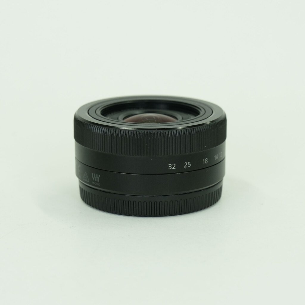 Panasonic LUMIX G VARIO 12-32mm / F3.5-5.6 ASPH. / MEGA O.I.S. Panasonic LUMIX G VARIO 12-32mm / F3.5-5.6 ASPH. / MEGA O.I.S.