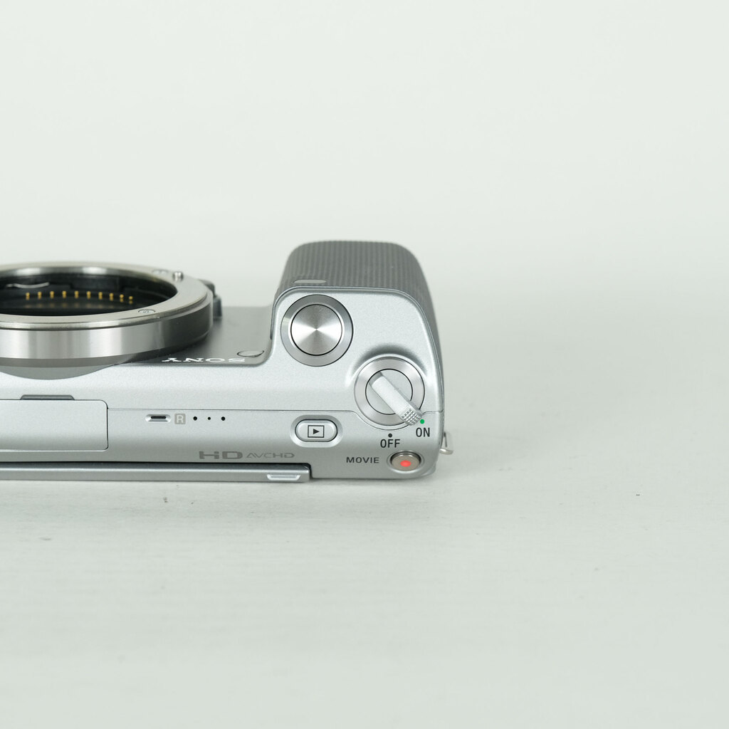 SONY α NEX-5N ボディ シルバーの出品 | ONE SCENE（ワンシーン）