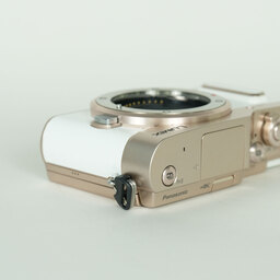 Panasonic LUMIX DC-GF90 ボディ ホワイト