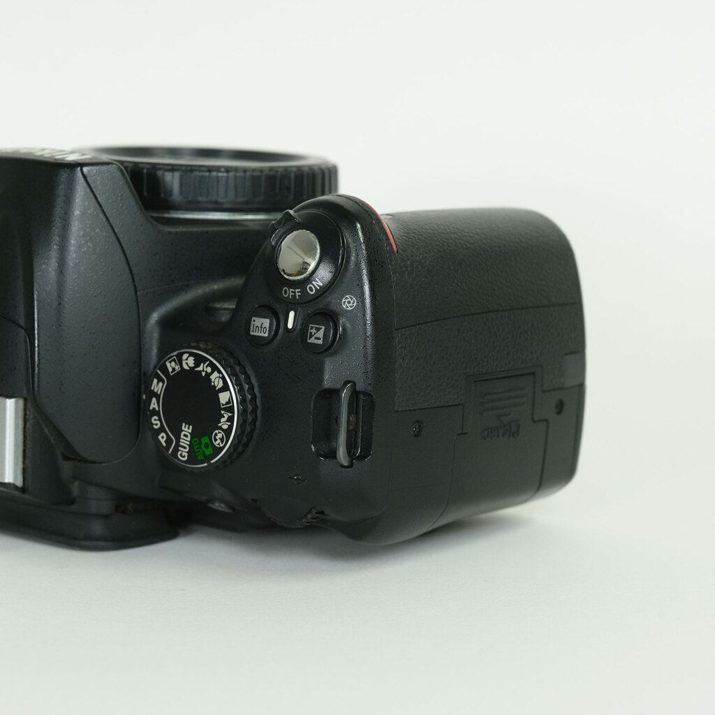 Nikon D3000 ボディ