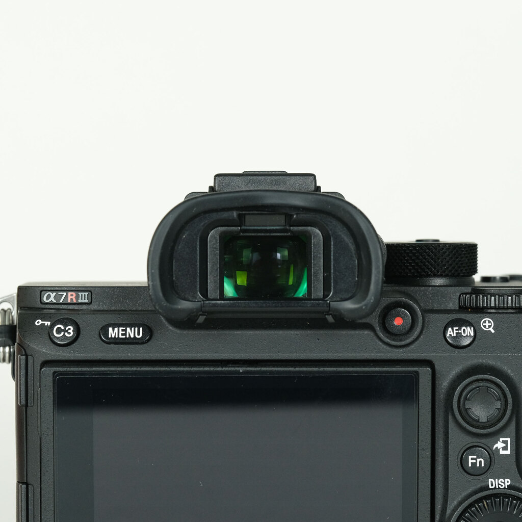 SONY α7R III（ILCE-7RM3）の出品 | ONE SCENE（ワンシーン）