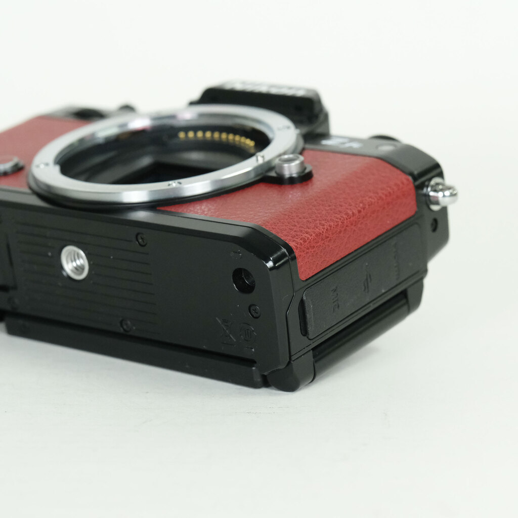 Nikon Z fc ボディ ブラック プレミアムエクステリア張替済み Nikon Z fc ボディ ブラック プレミアムエクステリア張替済み