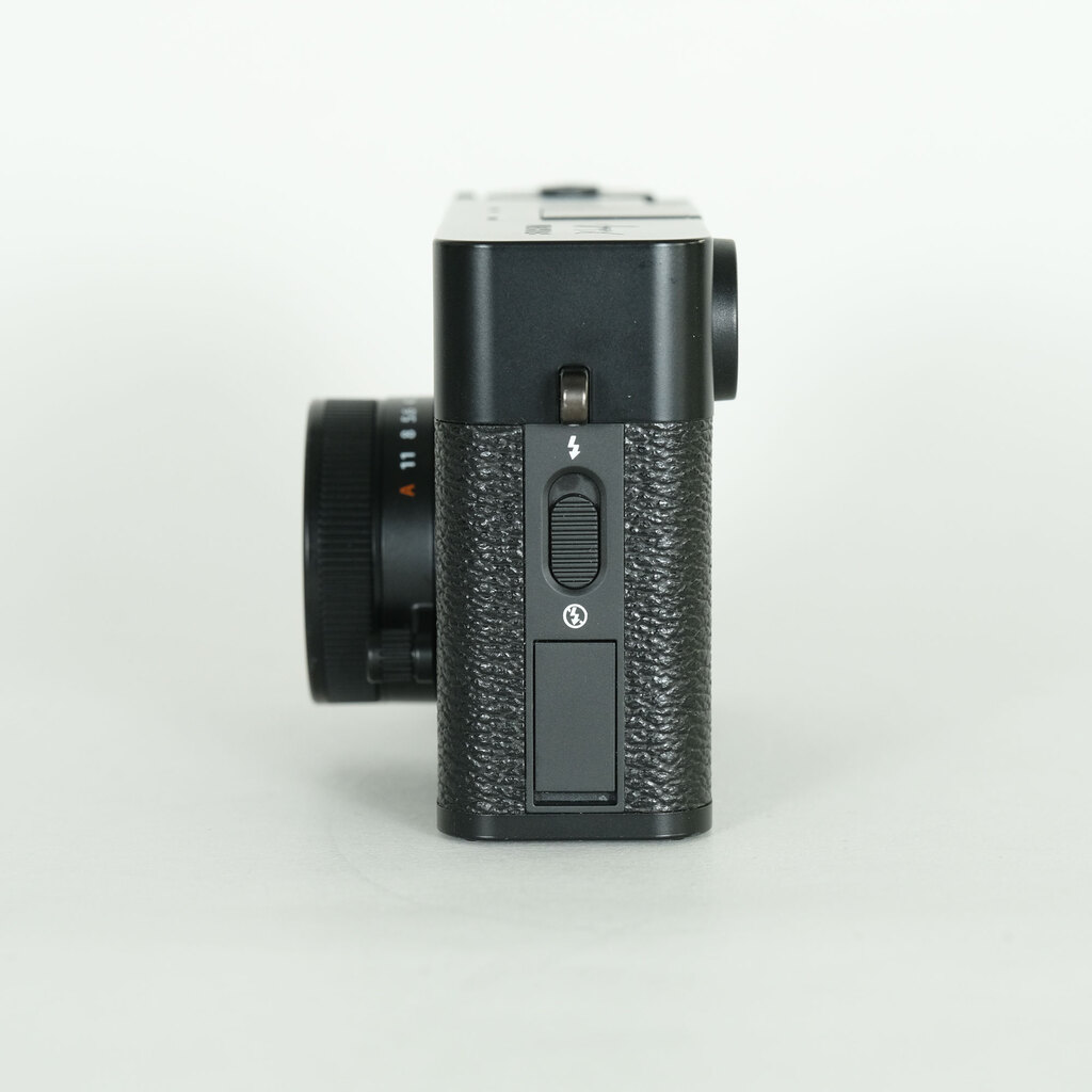 FUJIFILM X half X-HF1