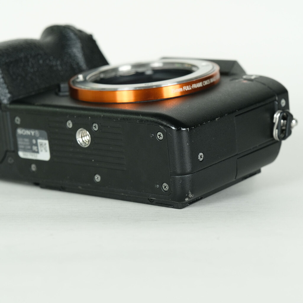 SONY α7R II（ILCE-7RM2）の出品 | ONE SCENE（ワンシーン）