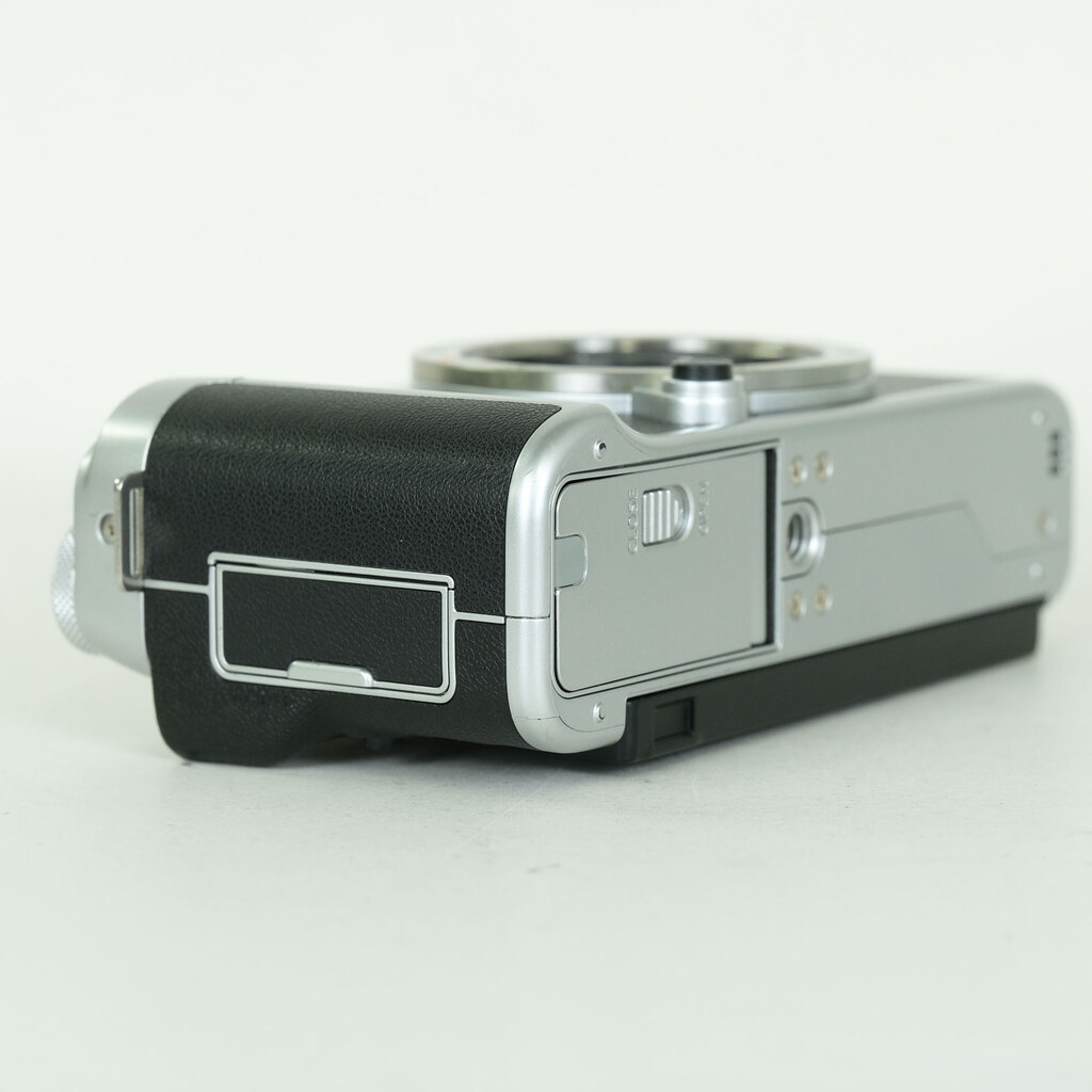 FUJIFILM X-A7 ボディ シルバー