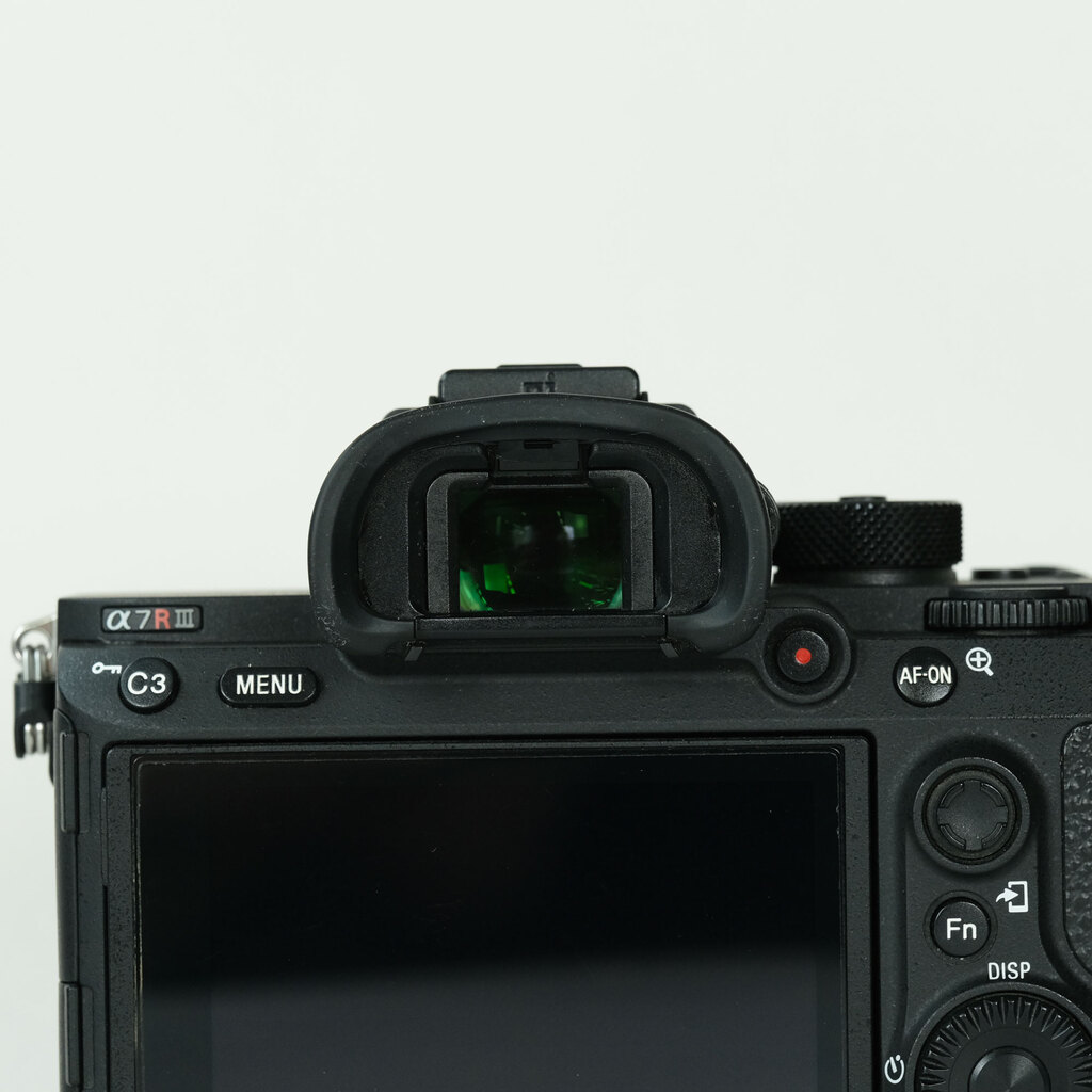 SONY α7R III（ILCE-7RM3）の出品 | ONE SCENE（ワンシーン）