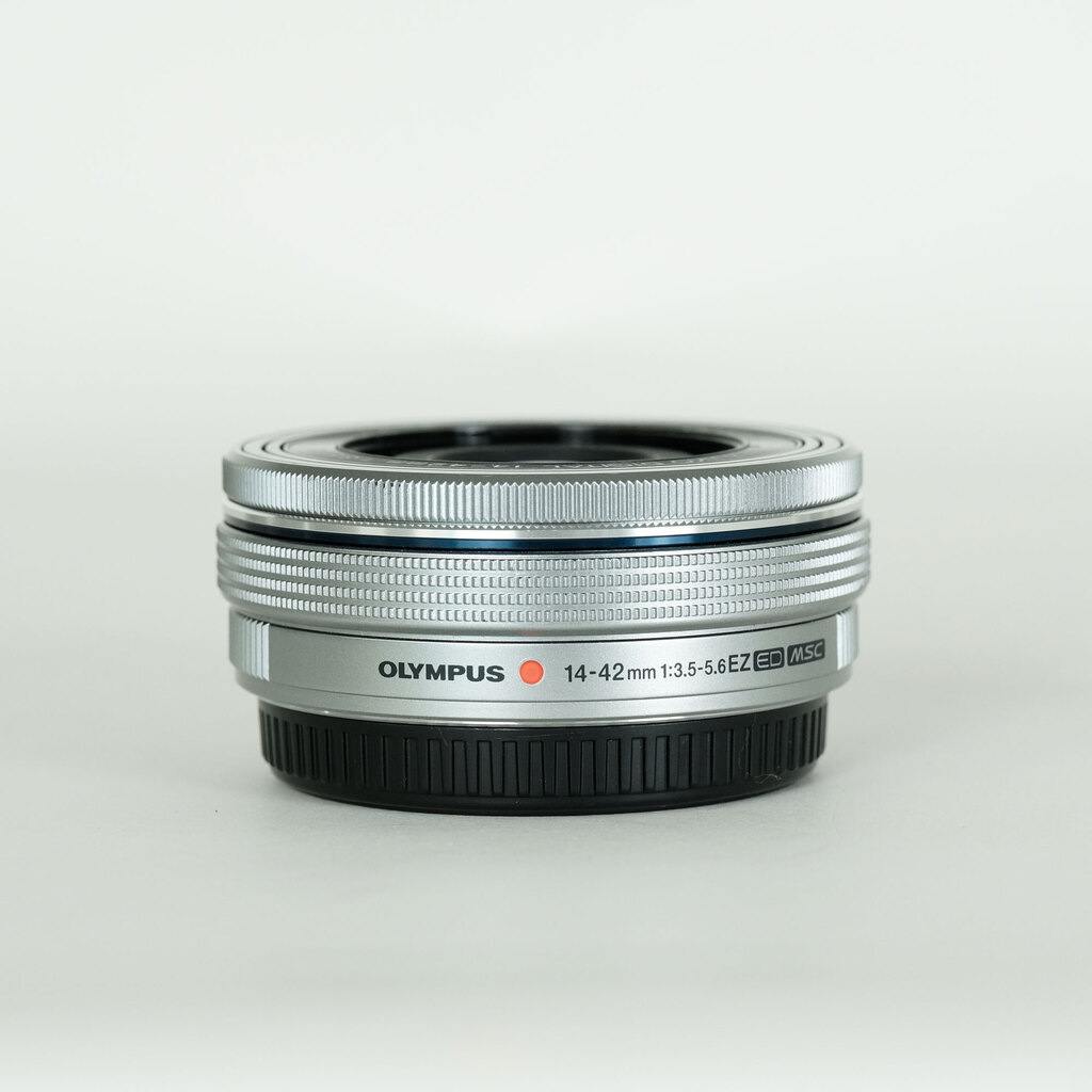 OLYMPUS M.ZUIKO DIGITAL ED 14-42mm F3.5-5.6 EZ シルバー OLYMPUS M.ZUIKO DIGITAL ED 14-42mm F3.5-5.6 EZ シルバー