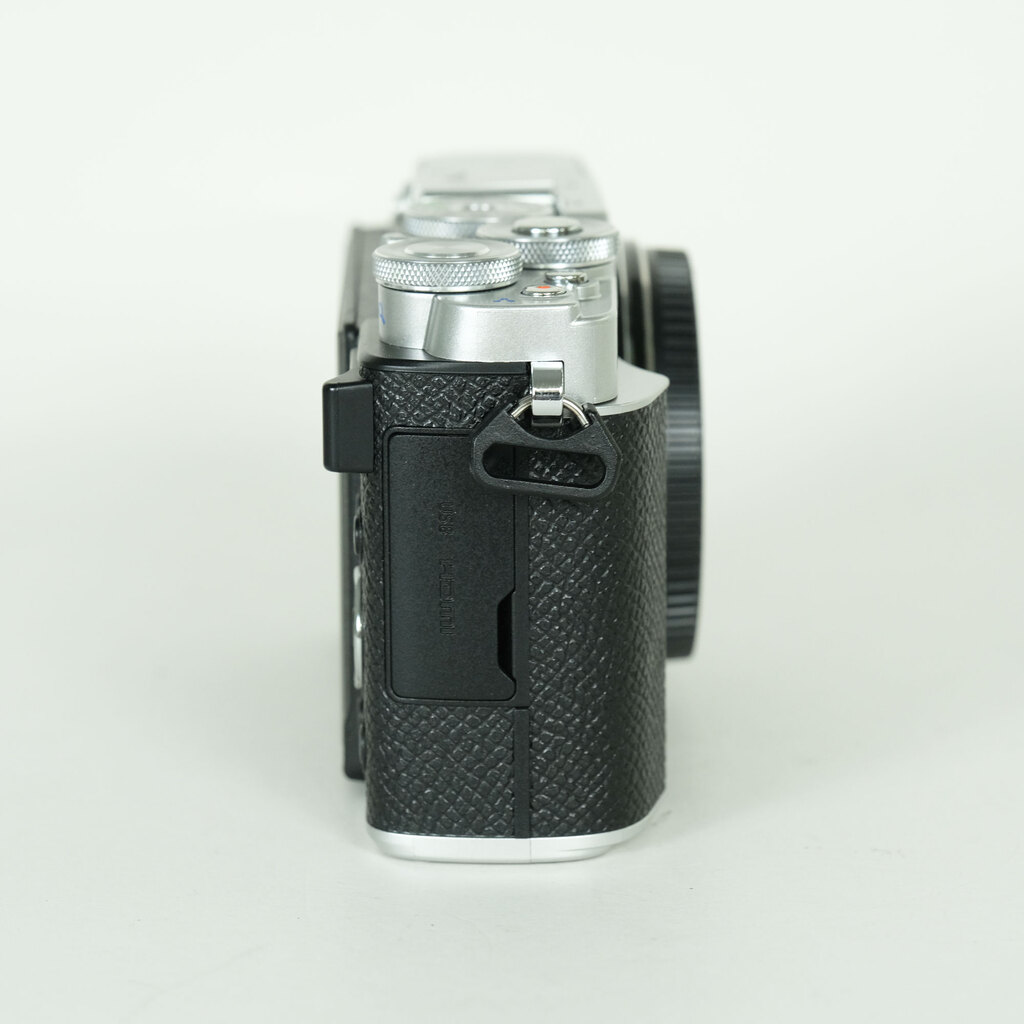OLYMPUS PEN E-P7 [�{�f�B �V���o�[]