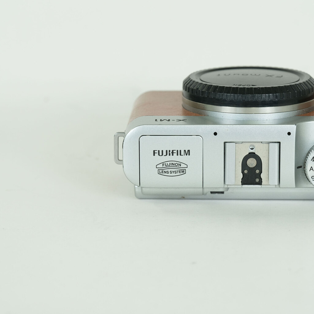 FUJIFILM X-M1 ボディ ブラウン FUJIFILM X-M1 ボディ ブラウン