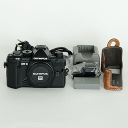 OLYMPUS OM-D E-M5 Mark III