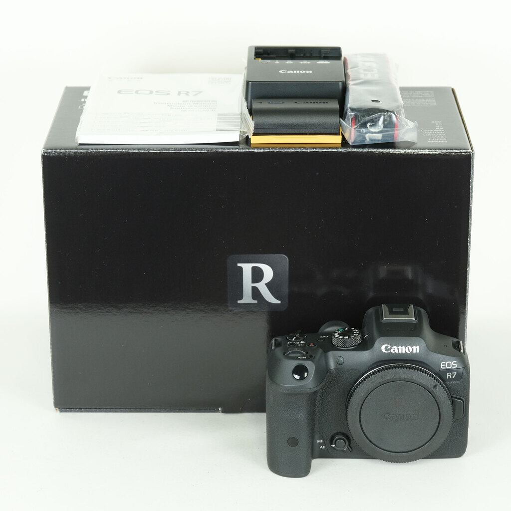 Canon EOS R7