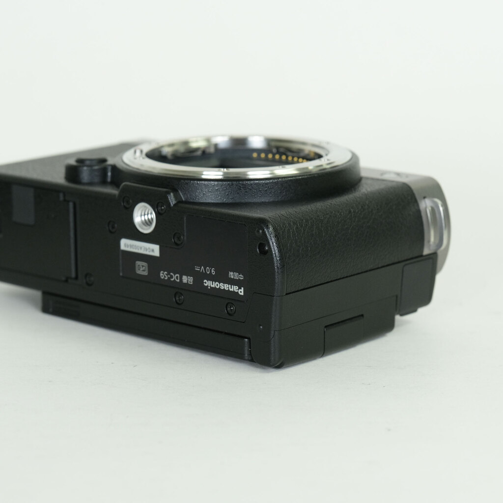 Panasonic LUMIX DC-S9 Panasonic LUMIX DC-S9