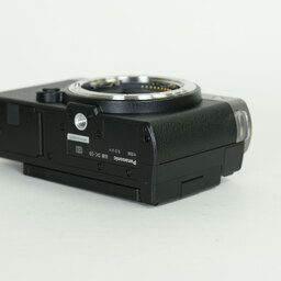 Panasonic LUMIX DC-S9 Panasonic LUMIX DC-S9