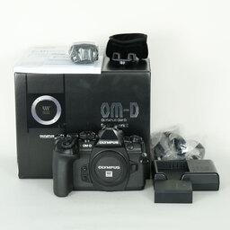 OLYMPUS OM-D E-M1 Mark II
