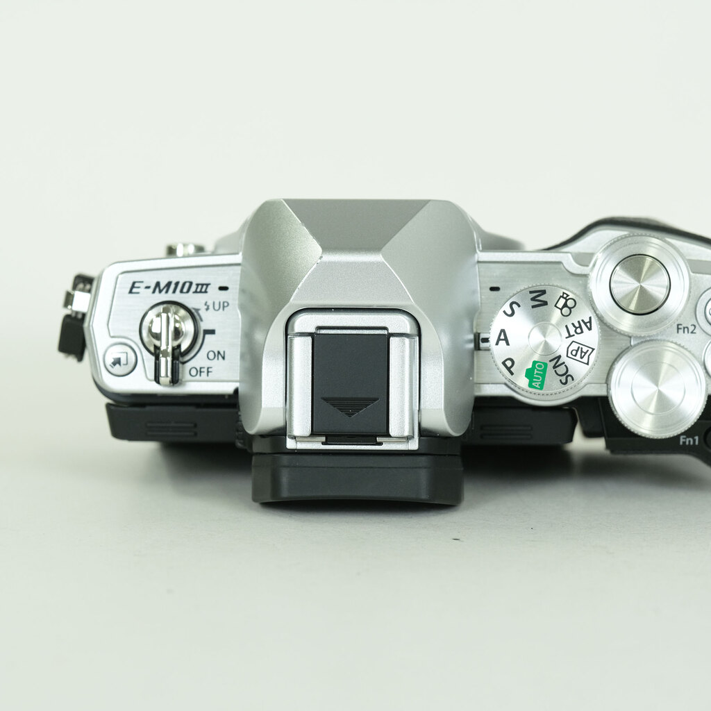 OLYMPUS OM-D E-M10 Mark III