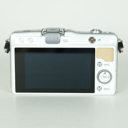 OLYMPUS PEN mini E-PM2 ボディ ホワイトの出品 | ONE SCENE（ワンシーン）