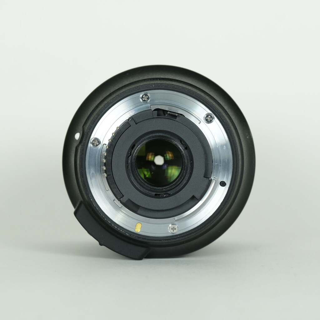 Nikon AF-S DX NIKKOR 18-300mm f/3.5-6.3G ED VR Nikon AF-S DX NIKKOR 18-300mm f/3.5-6.3G ED VR