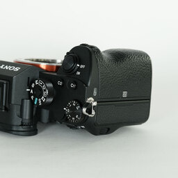 SONY α7RIII ボディ ILCE-7RM3A   【後期モデル 液晶下部にSONYロゴなし】