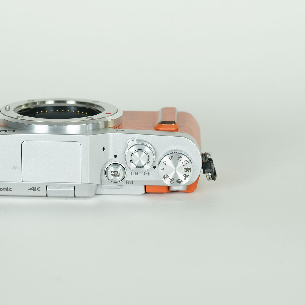 Panasonic LUMIX DC-GF90 ボディ オレンジ