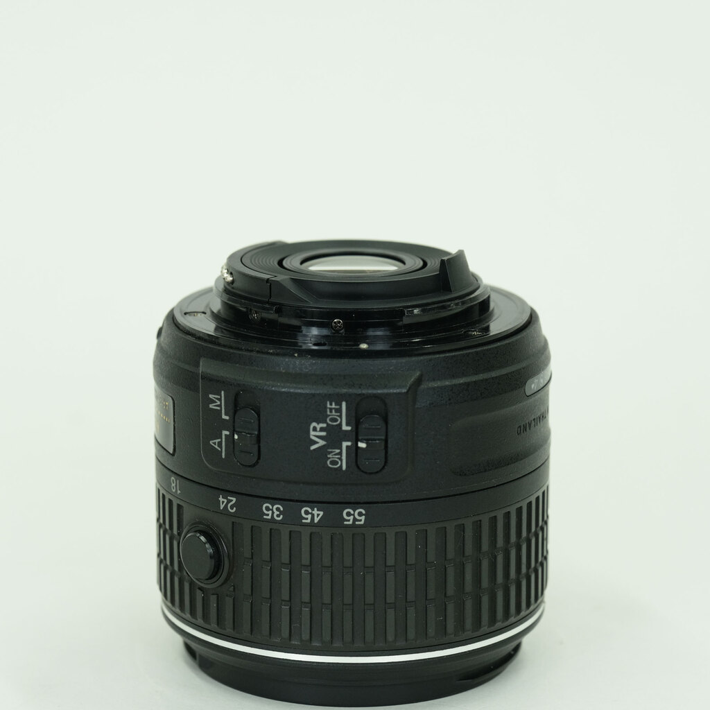 Nikon AF-S DX NIKKOR 18-55mm f3.5-5.6G VR II Nikon AF-S DX NIKKOR 18-55mm f3.5-5.6G VR II