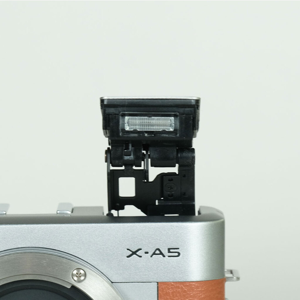 FUJIFILM X-A5 ボディ ブラウン