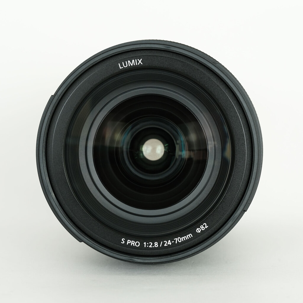 Panasonic LUMIX S PRO 24-70mm F2.8 Panasonic LUMIX S PRO 24-70mm F2.8