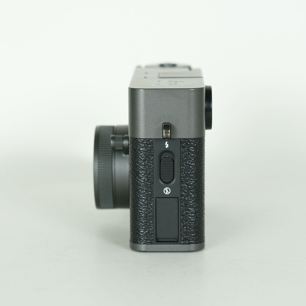 FUJIFILM X half X-HF1