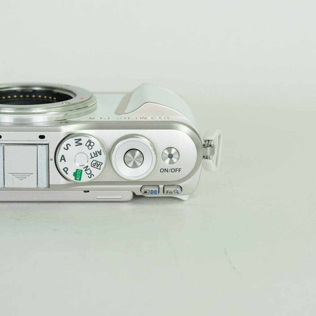 OLYMPUS PEN E-PL10