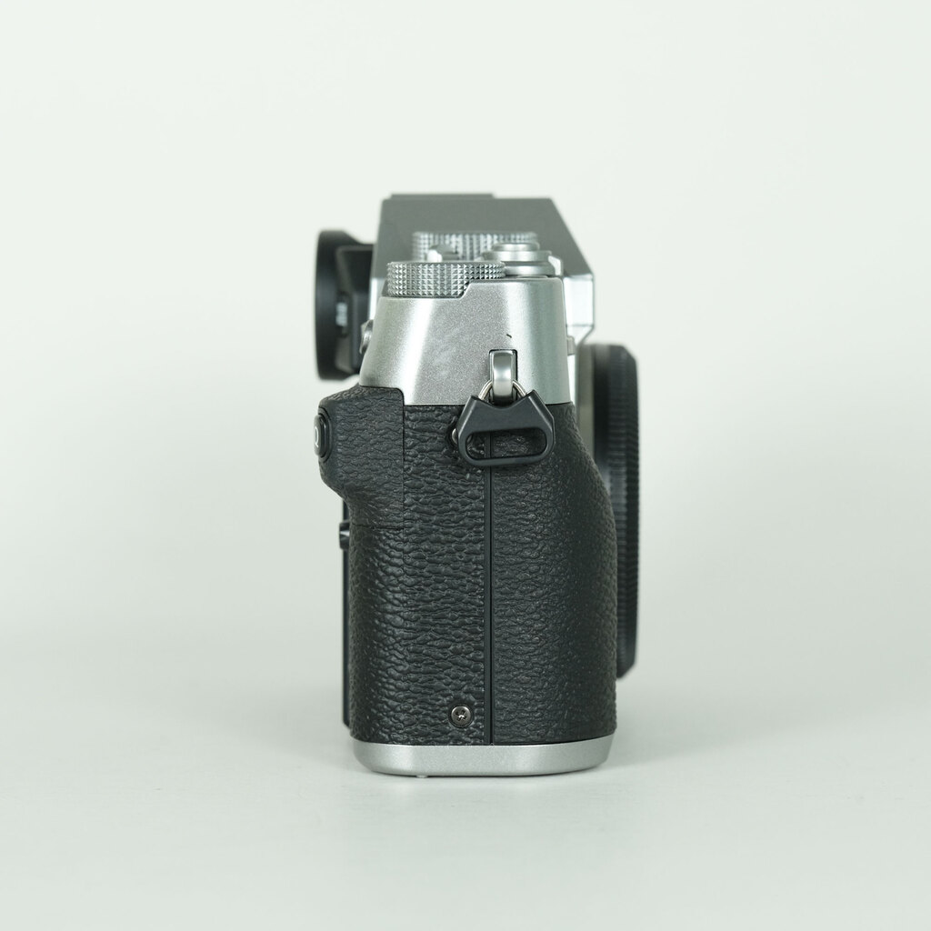 FUJIFILM X-T30 II [�{�f�B �V���o�[]