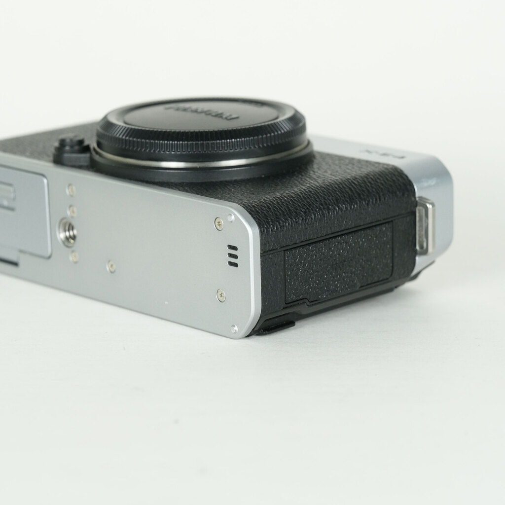 FUJIFILM X-E4