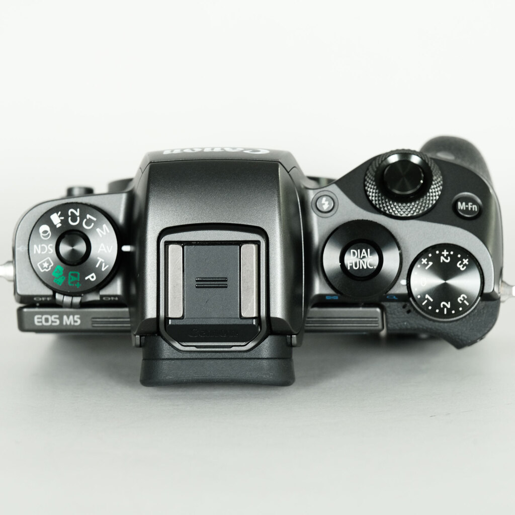 Canon EOS M5