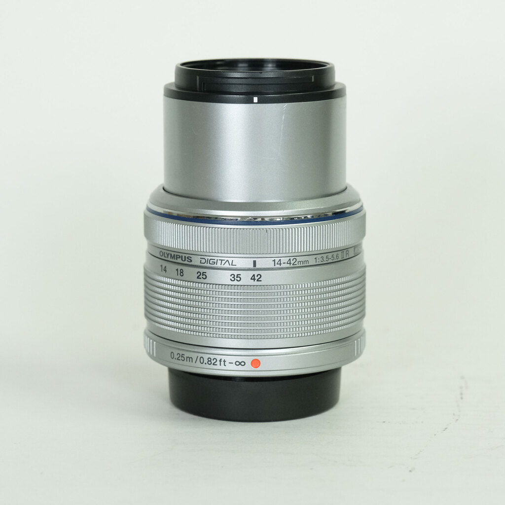 OLYMPUS M.ZUIKO DIGITAL 14-42mm F3.5-5.6IIR シルバー