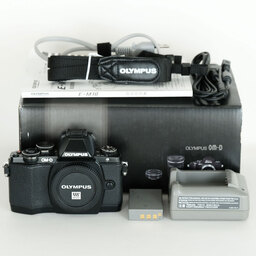 OLYMPUS OM-D E-M10 ボディ ブラック