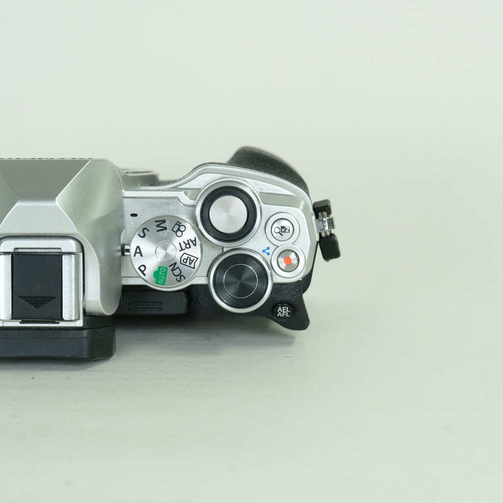 OLYMPUS OM-D E-M10 Mark IV