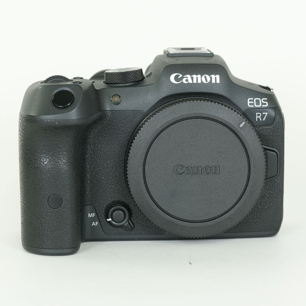 Canon EOS R7