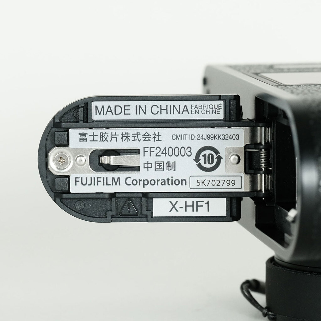 FUJIFILM X half X-HF1