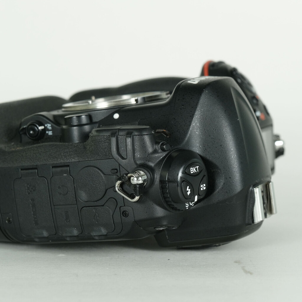 Nikon D4Sの出品 | ONE SCENE（ワンシーン）