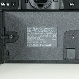 FUJIFILM X-S20