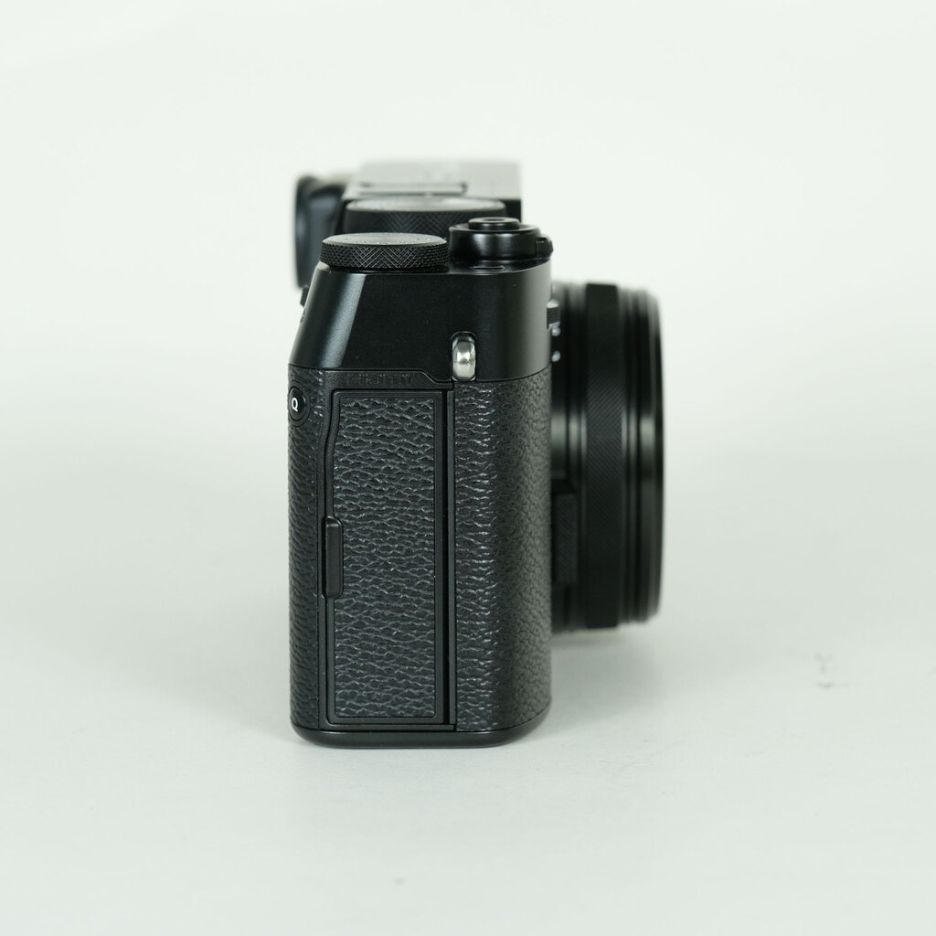 FUJIFILM X100VI [�u���b�N]