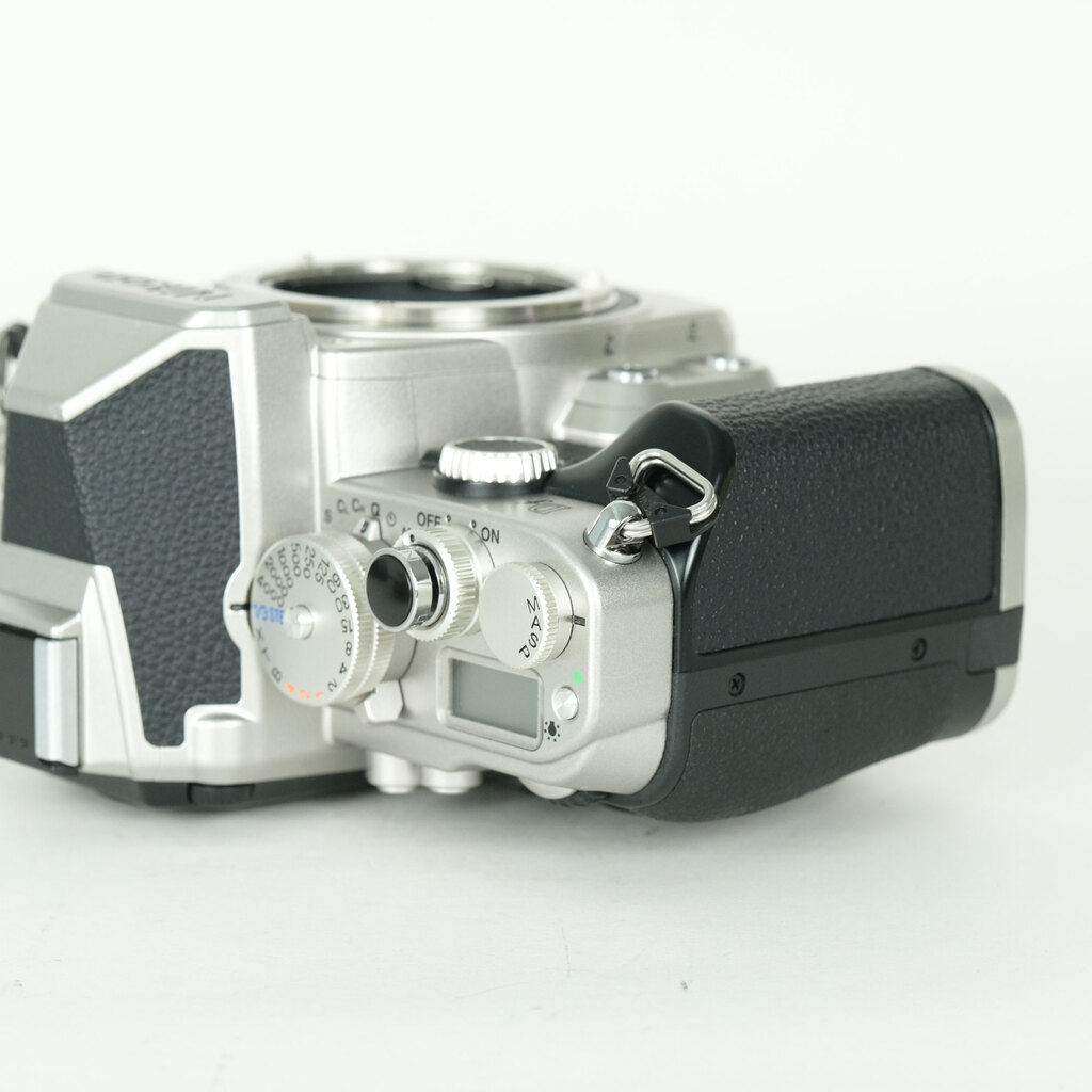ｒ*ｅ様 美品 Nikon Df ショット数 20,900回　おまけ付き Nikon Dfの出品 | ONE SCENE（ワンシーン）
