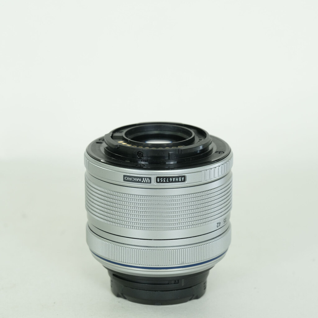 OLYMPUS M.ZUIKO DIGITAL 14-42mm F3.5-5.6IIR シルバー