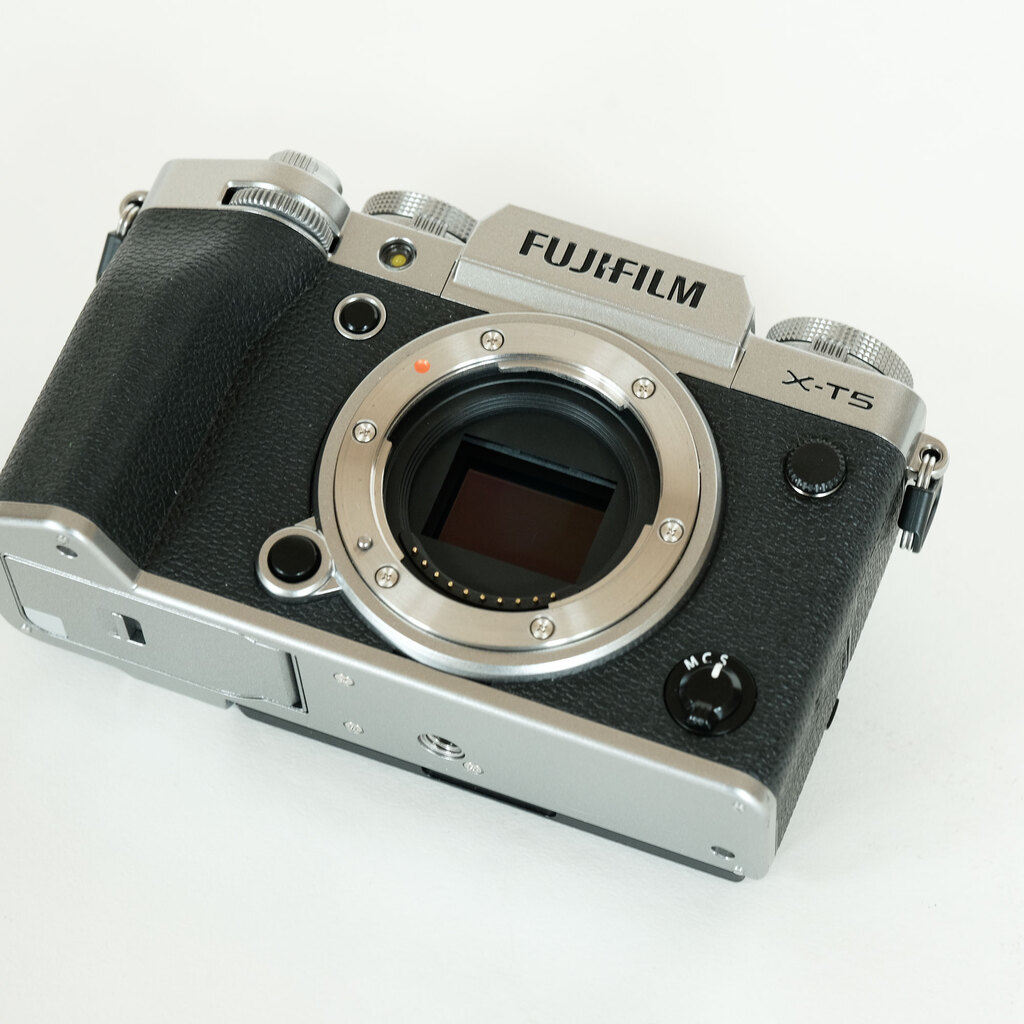 FUJIFILM X-T5