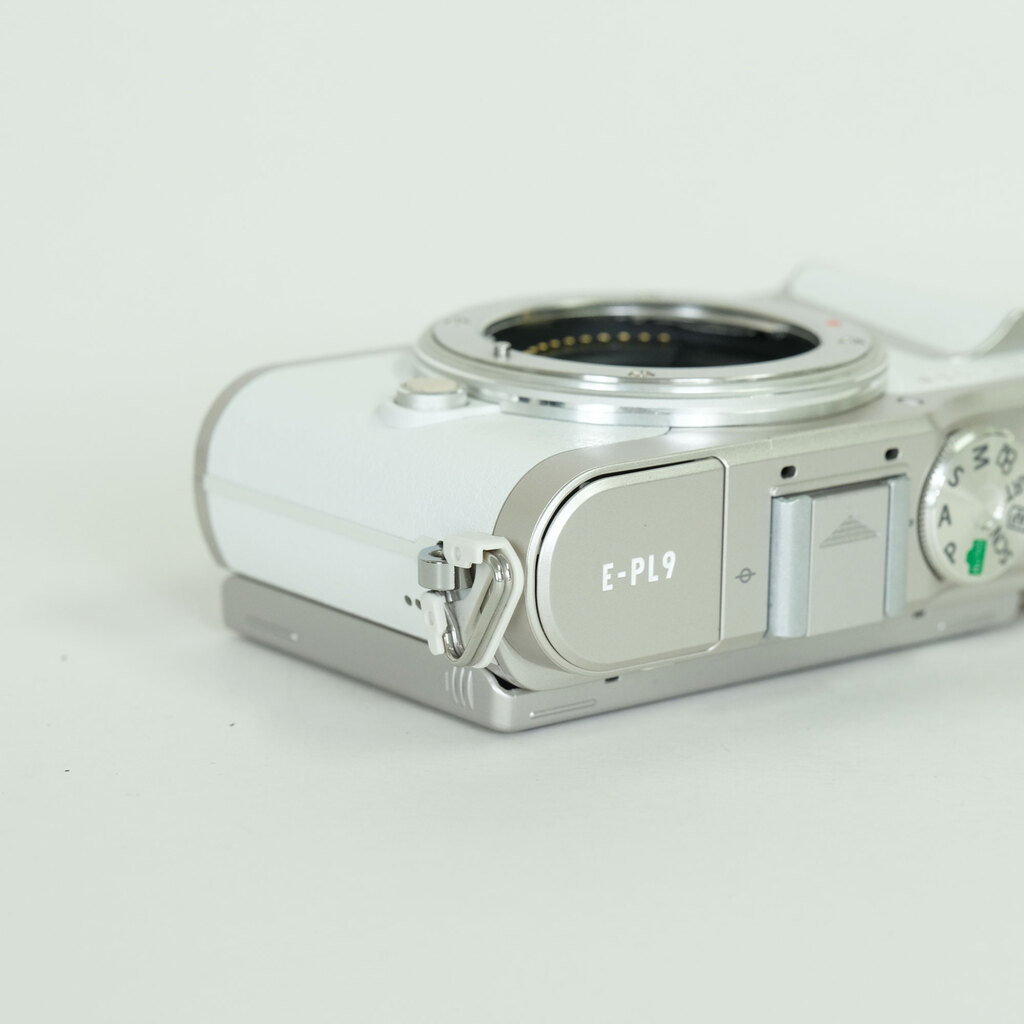 OLYMPUS PEN E-PL9