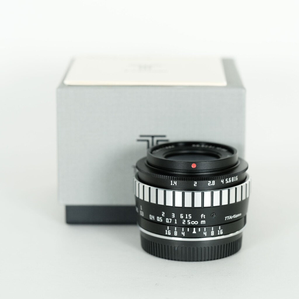 銘匠光学 TTArtisan 23mm F1.4 C (フジフイルムX用) ブラック