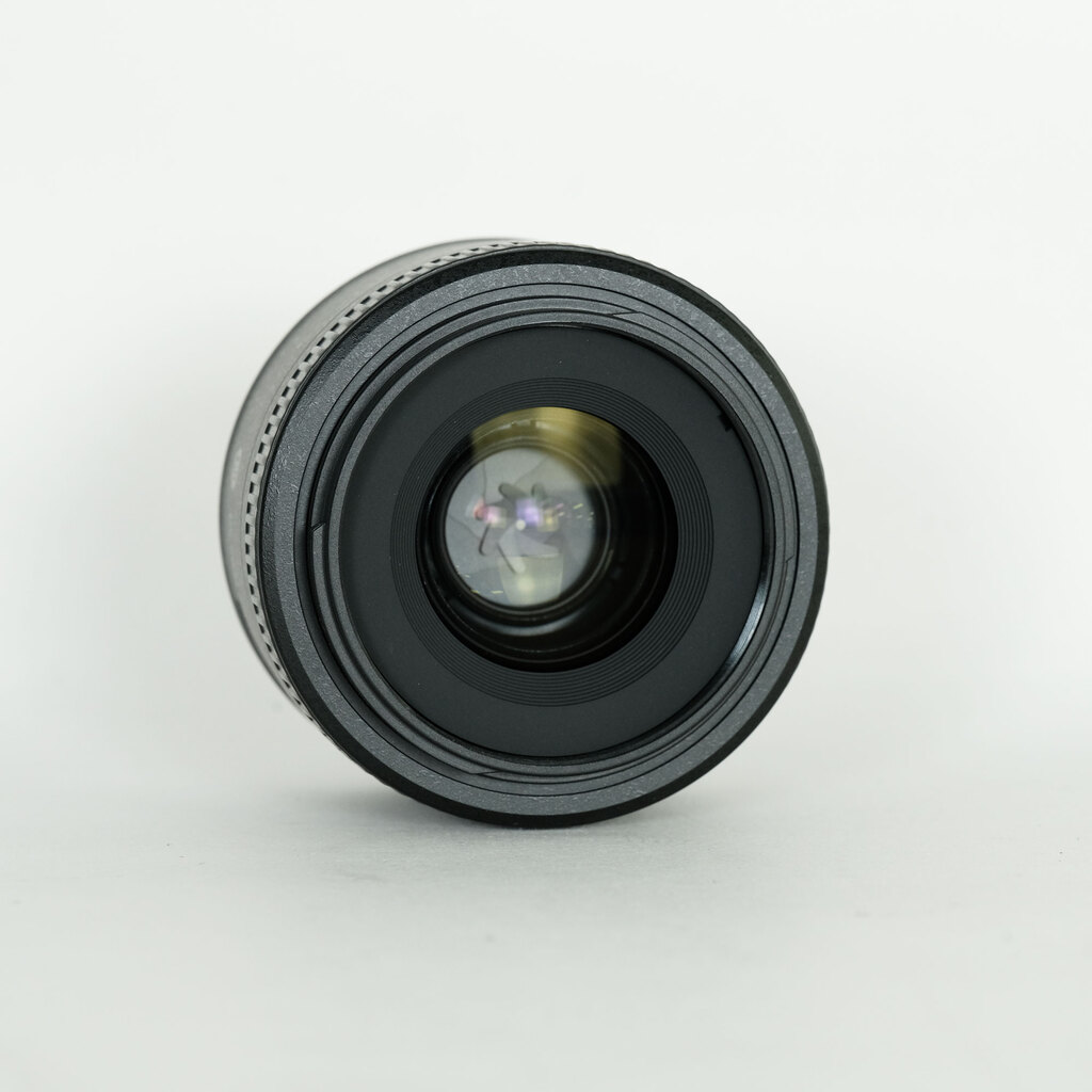 Nikon AF-S DX NIKKOR 35mm f/1.8G Nikon AF-S DX NIKKOR 35mm f/1.8G