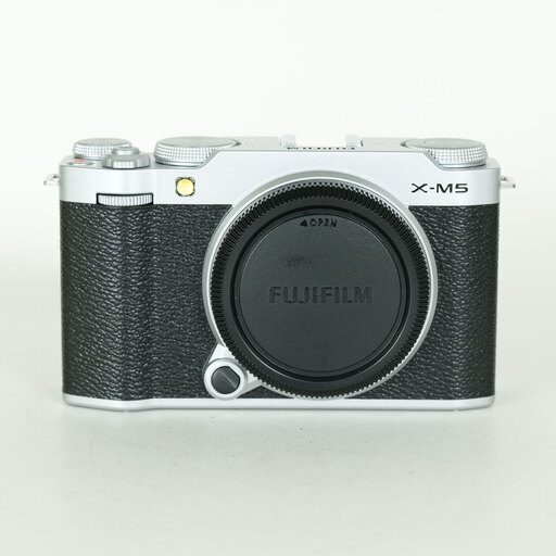 FUJIFILM X-M5